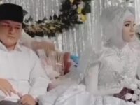 Memiliki wajah yang ganteng tak mampu membuat seorang wanita bahagia dan tetap membuang muka di hari pernikahannya