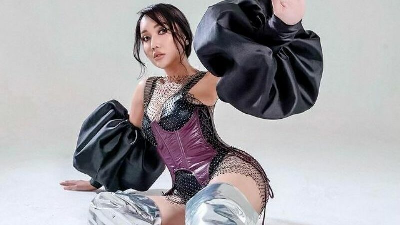 Berita artis: Lucinta Luna sedih kehilangan sebuah vespa kesayangan, malah buat netizen tertawa mendengar suara dan rengekannya.