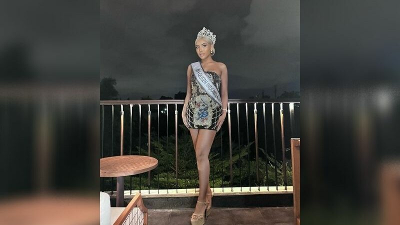 Berita artis: Pakai mini dress yang ketat, netizen sampai mau nangis dan tak bisa berkata-kata karena kecantikan Millen Cyrus.