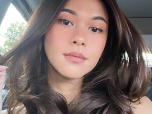 Cantiknya Mirdad saat unggah foto selfie mengenakan tanktop hitam, buat banyak dari netizen mengaku tak kuat melihatnya.