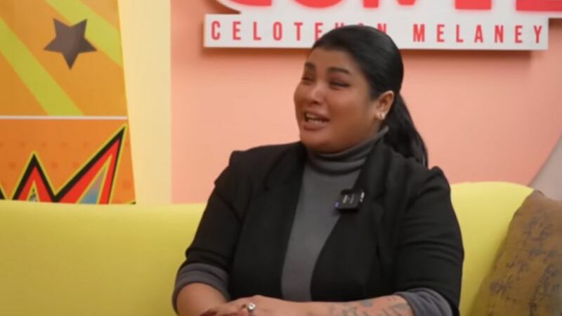 Memutuskan untuk kembali pada agama islam, Nania Yusuf sangat sedih karena teman-teman seperjuangan di agama Kristen jadi menjauhinya.