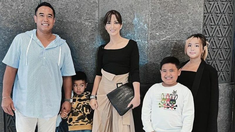 Nia Ramadhani sangat senang nonton film keluarga, karena bisa ajarkan anaknya peran menjadi kakak bagi kedua adiknya.