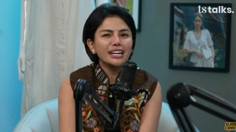 Sudah masuk kepala dari dan punya 3 anak, Nikita Mirzani panen pujian saat memamerkan kelenturan tubuh dalam berolahraga.