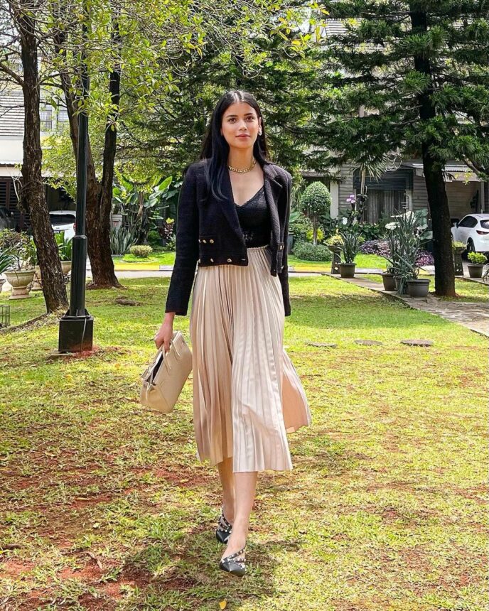 Sabrina Chaurunnisa yang kini telah menjari istri dari Deddy Corbuzier akhir-akhir ini jadi sorotan publik karena kecantikannya yang belum lama ini jadi sorotan publik.