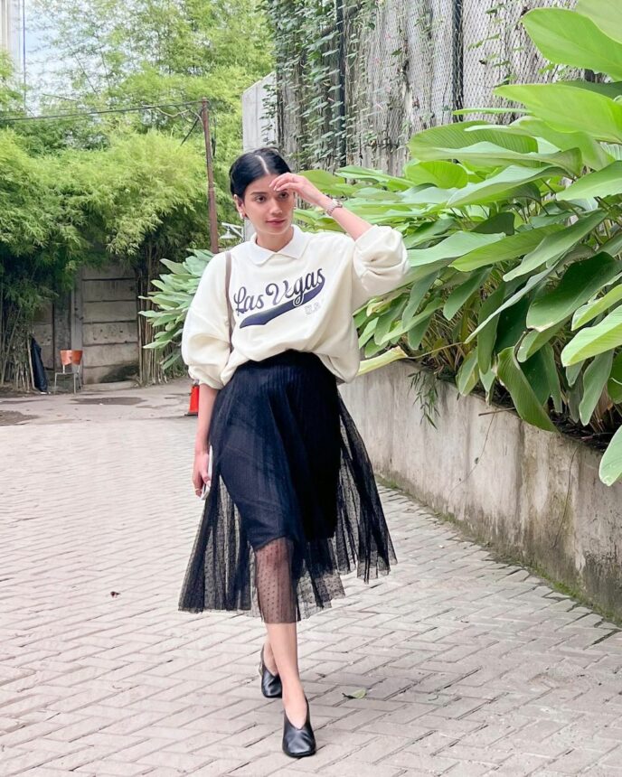 Sabrina Chaurunnisa yang kini telah menjari istri dari Deddy Corbuzier akhir-akhir ini jadi sorotan publik karena kecantikannya yang belum lama ini jadi sorotan publik.