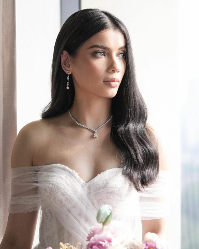 Sabrina Chaurunnisa yang kini telah menjari istri dari Deddy Corbuzier akhir-akhir ini jadi sorotan publik karena kecantikannya yang belum lama ini jadi sorotan publik.