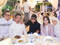 Shandy Purnamasari adakan acara syukuran sebelum berangkat ke tanah suci guna menjalankan ibadah haji untuk pertama kalinya.