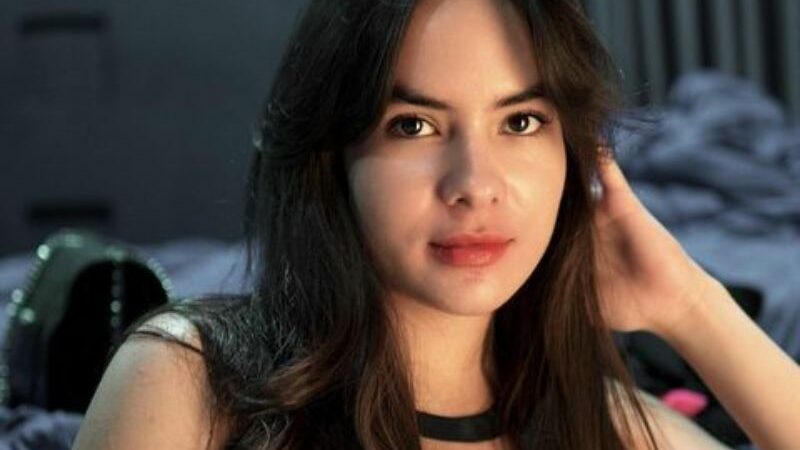 Berita artis: Foto baru Steffi Zamora disebut mirip bidadari karena wajah cantik dan hidung yang begitu mancung.