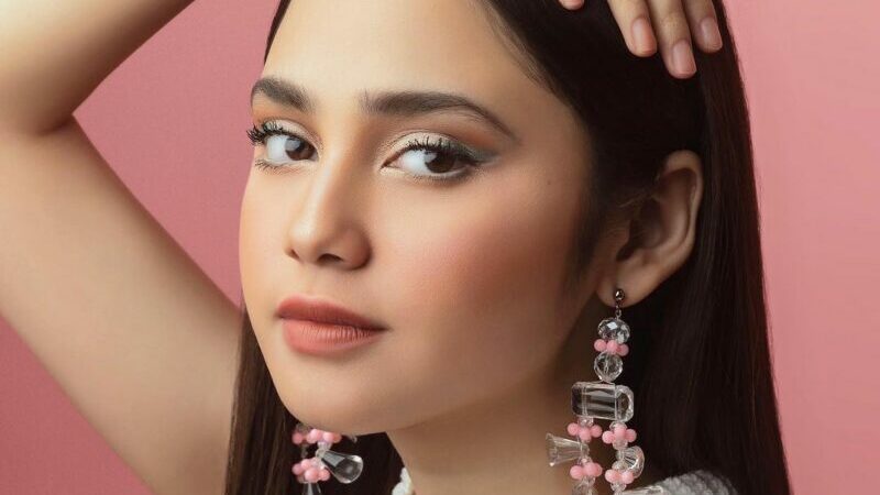 Syifa Hadju ceritakan sering alami berbagai kejadian mistis sejak dulu. Bahkan sering diganggu pada saat salat oleh makhluk gaib.