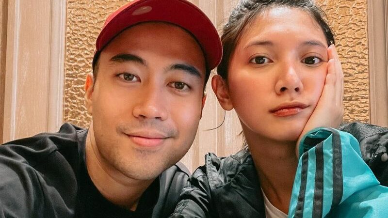 Netizen bahkan sampai heran tapi juga bahagia melihat tingkah gemes pasangan Vidi Aldiano dan istrinya Sheila Dara.