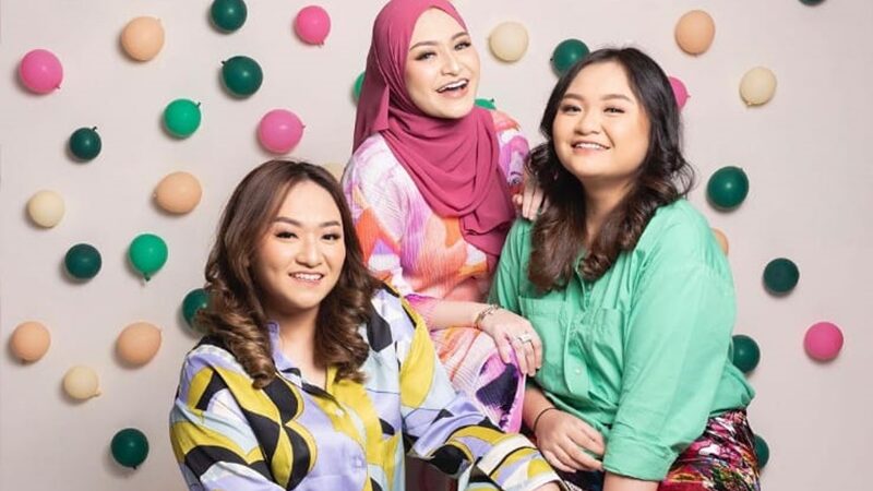 Belum lama ini Nathalie Holscher membuat pengakuan bahwa ternyata adik-adikanya selama ini juga tinggal di rumah suaminya, Sule.