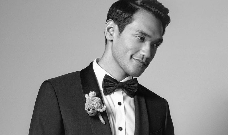 Afgan belum lama ini mengunggah foto baru di laman instagram pribadinya dengan menganakan kemeja putih dan setelan jas seperti akan menikah.