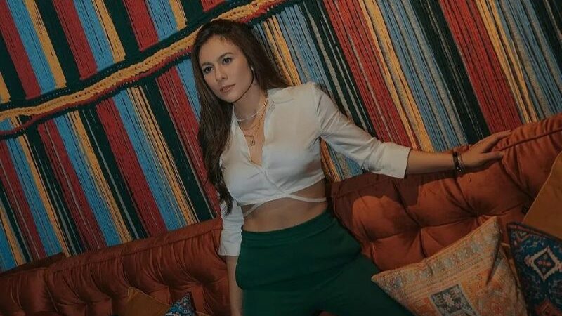 Tidak hanya sukses dalam mendidik anak, Wulan Guritno juga dipuji netizen karena begitu mandiri sekaligus produktif.