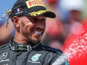 Tak Terpengaruh Vettel, Lewis Hamilton Belum Pikirkan Rencana Berhenti dari F1