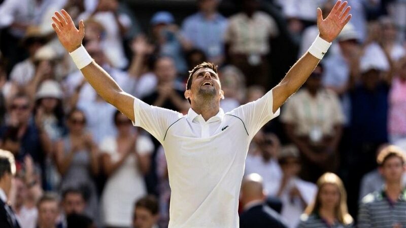 Petenis Serbia, Novak Djokovic menjuarai ajang tenis Wimbledon 2022. Pada final, Ia berhasil mengalahkan petenis Australia, Nick Kyrgios