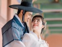 Felicya Angelista jalani photoshot bersama sang suami, Caesar Hito. Kali ini mereka kenakan baju tradisional Korea. Banyak yang bilang seperti di drama Korea.