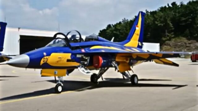 Pesawat TNI AU jatuh di desa Nginggil, Kradenan Blora, Jawa Tengah pada Senin malam, 18 Juli 2022. Pilot dari pesawat T-50i Golden Eagle TT-5009 itu ditemukan meninggal dunia.