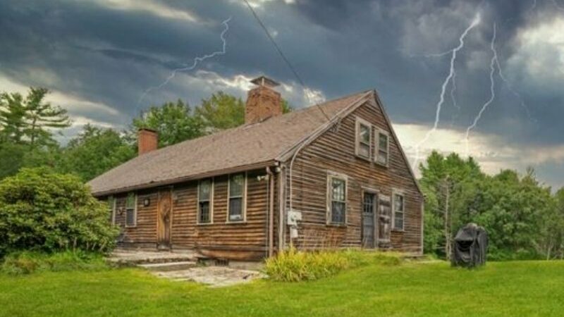 Rumah berhantu di Amerika Serikat yang menginspirasi film The Conjuring dijual seharga $1,2 juta atau sekitar Rp 17 miliar.