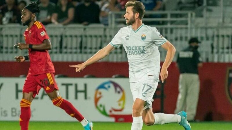 Pemain sepak bola Amerika Serikat, Collin Martin, mengaku gay tidak peduli dengan aturan di Qatar. Collin akan tetap bermain di Piala Dunia 2022 di Qatar.