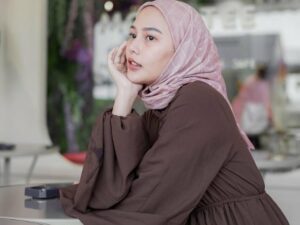 Dara Arafah baru-baru ini mengunjungi lokasi trending Indonesia, Citayam Fashion Week. Namun hal tersebut malah menuai kritik lucu netizen.