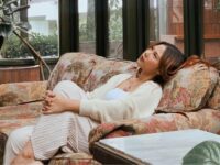 Terpapar virus Covid-19 membuat Nadin Amizah terpaksa melakukan isoman dan menunda segala agenda yang telah disusun sebelumnya