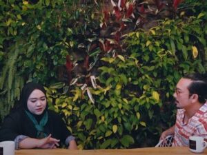 Ria Puspita Sari, seorang dukun santet menceritakan bagaimana kisah perjalannnya menjadi dukun santet hingga bertobat.