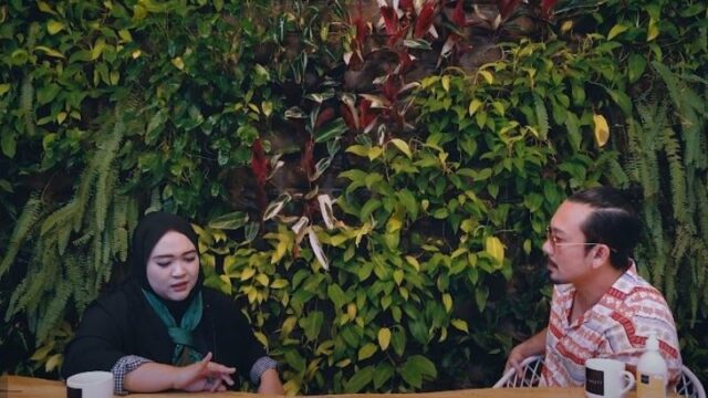 Ria Puspita Sari, seorang dukun santet menceritakan bagaimana kisah perjalannnya menjadi dukun santet hingga bertobat.