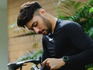 Netizen ramai di buat greget oleh cuitan Refal Hady saat mengunggah foto selfienya. Banyak kaum wanita yang makin meleleh.