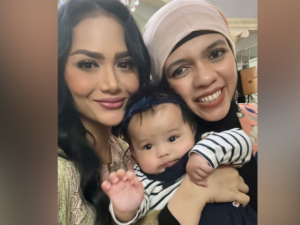 Krisdayanti mengungkapkan rasa bahagianya yang akhirnya dapat bertemu dengan besannya, gen Halilintar yang hampir 3 tahun tidak dapat pulang ke Indonesia.