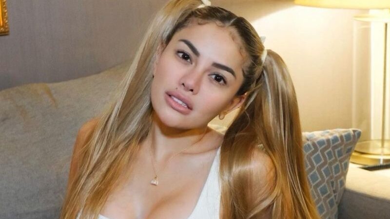Nikita Mirzani bagi-bagi hadiah uang puluhan juta rupiah untuk followers Tiktoknya jika tiktoknya bisa tembus 2 juta followers dalam bulan ini.