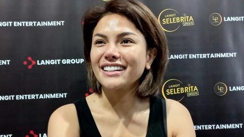 Nikita Mirzani menceritakan dirinya yang berkulit putih bersih dan tidak memiliki tato di masa lampau, netizen pun menyindir bahwa Nikita Mirzani terkesan memuji dirinya sendiri.