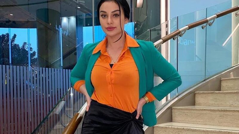 Selebgram cantik Nora Alexandra belum lama ini mengunggah video di laman instagram pribadinya yang disebut mirip dengan Ana Cheri, model majalah playboy Amerika.