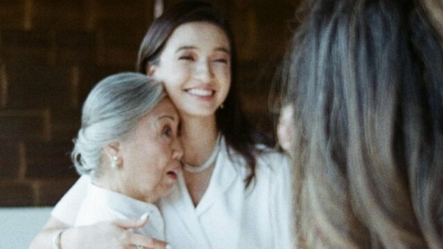 Raline Shah baru-baru ini pamer kedekatan dengan nenek di postingan Instagram. Keduanya berfoto bersama saat sedang berada di Bali.