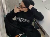 Sivia Azizah tuai pujian netizen perihal outfit serba hitam yang selalu kece. Banyak yang menyebutkan bahwa Sivia adalah the real cewek mamba.