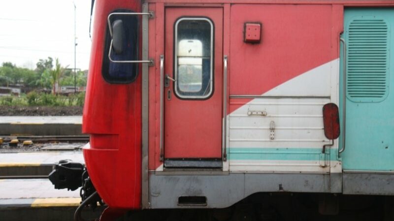 Seorang wanita di New Delhi, India menjadi korban pemerkosaan empat karyawan kereta api. Saat ini terdakwa sudah ditahan di kantor polisi.