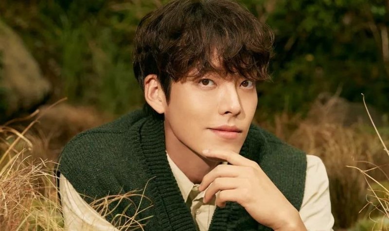 Aktor Kim Woo Bin menceritakan pengalaman syuting film perdananya yang berjudul "Alienoid" setelah hiatus hampir lima tahun lamanya.