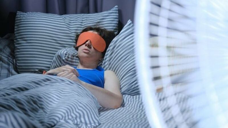 Inggris saat ini sedang memasuki musim panas. Biaya listrik yang mahal menjadi kendala untuk menghidupkan kipas angin sepanjang malam.