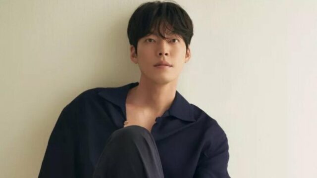 Kim Woo Bin menceritakan kesan pertamanya saat syuting film perdana “Alienoid” dan beberapa karya lainnya usai kembali ke dunia hiburan.