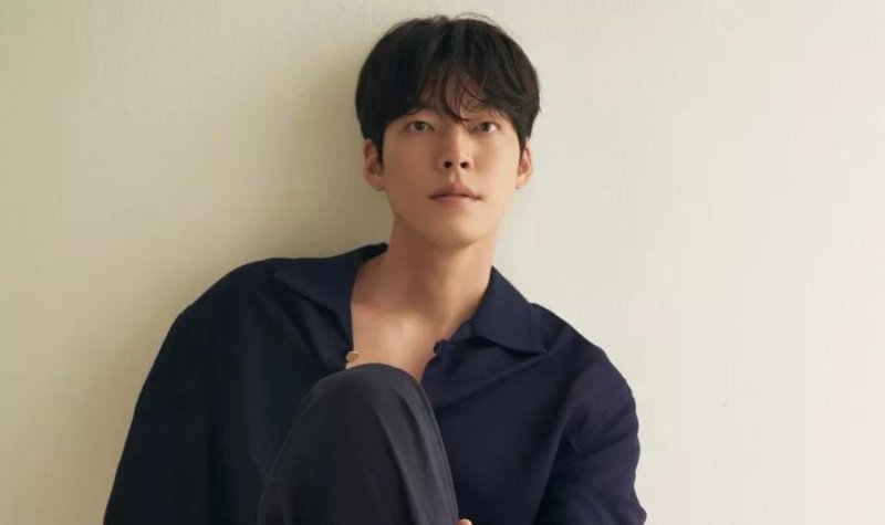 Kim Woo Bin menceritakan kesan pertamanya saat syuting film perdana “Alienoid” dan beberapa karya lainnya usai kembali ke dunia hiburan.