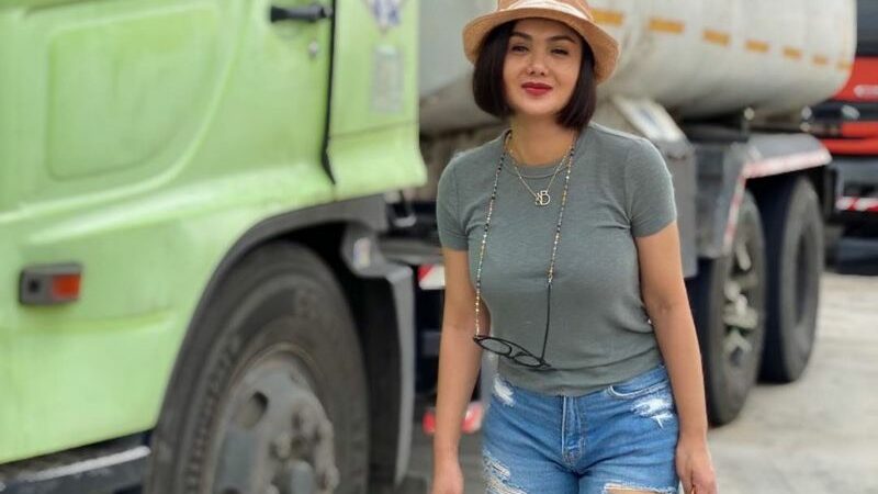 Yuni Shara dipuji terlihat seperti gadis abg, padahal kini telah berusia 50 tahun, karena kecantikan dan awet muda.