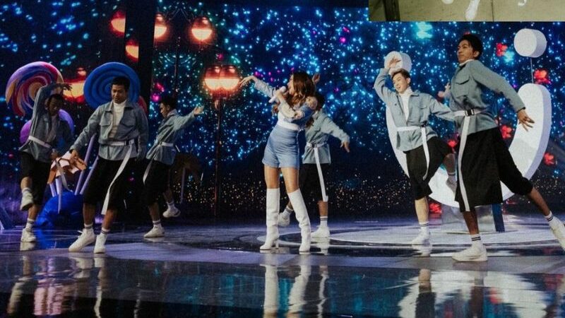 Bunga Citra Lestari dipuji paling professional, karena saat sakit tetap berusaha tampil totalitas dalam bernyanyi sambil ngedance.