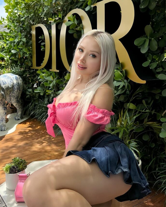 Pernah Kencan dengan Cristiano Ronaldo, Model Ini Mau Eksis di OnlyFans Agar Bisa Beli Klub Sepak Bola 2 Model Playboy yang Pernah Berkencan dengan Cristiano Ronaldo Ini Luncurkan OnlyFans untuk Dapat Beli Klub Sepak Bola