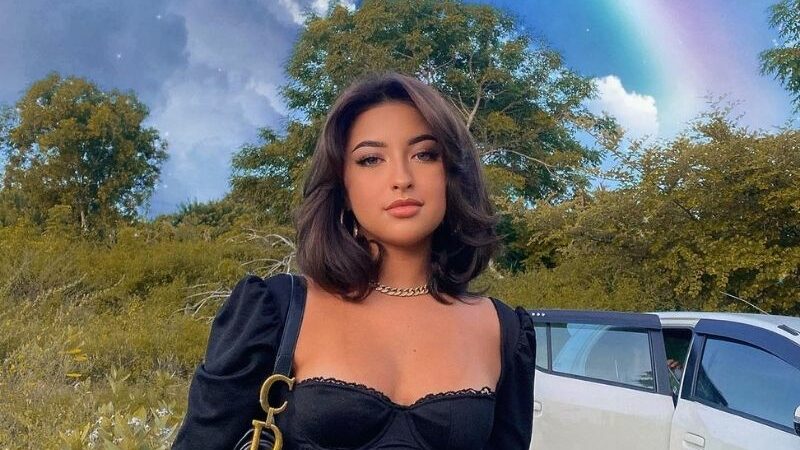 Kecantikan Jennifer Coppen mampu buat banyak netizen merasa terobsesi terhadap dirinya. Terlebih kulit eksotis dan penampilan kece miliknya.