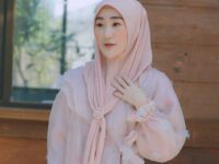 Dipuji habis-habisan oleh netizen, Larissa Chou terlihat semakin bersinar dan selalu juara dalam foto natural berkat kecantikannya.