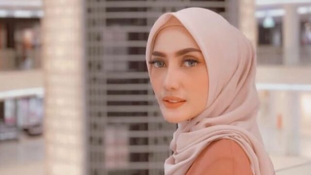 Mama Lita ternyata mengidolakan sosok Chef Juna selain wajah tampan, juga karena mukanya yang ngeselin. Nagita malah syok.