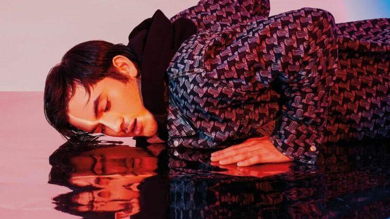 Rizky Nazar buat netizen merasa takut berkomentar memuji ketampanan parasnya, karena khawatir dibaca suami.