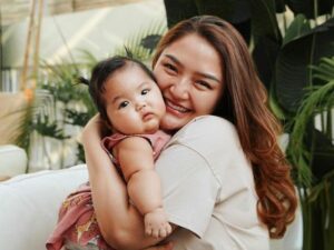 Siti Badriah saat ini belum mengambil pekerjaan untuk manggung karena belum percaya diri dengan tubuhnya.