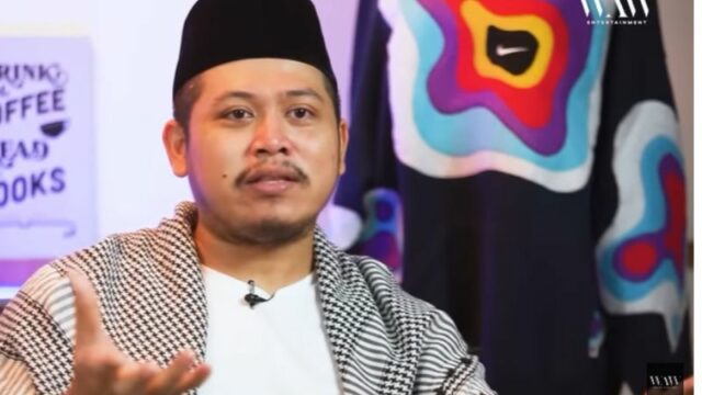 Tretan Muslim beberkan alasan mengapa ia memilih tampil unik dan berbeda dari yang lainnya. Terutama selalu pakai sarung dan sorban.