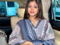 Vieranni, model seksi yang dulu dilamar pakai helicopter, kini lakukan pemotretan kehamilan hanya dengan bikini seksi.