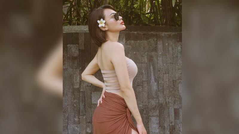 Wika Salim mengaku jika dirinya tak pernah takut miliki kulit gelap akibat sering berpakaian terbuka dibawah paparan sinar matahari.